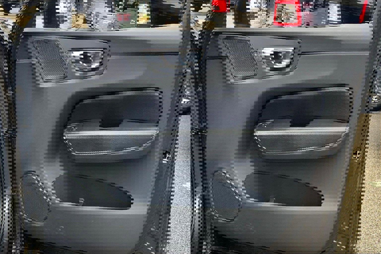 Used 2022 Volvo XC60 B5 Momentum w/ Climate Package image 26