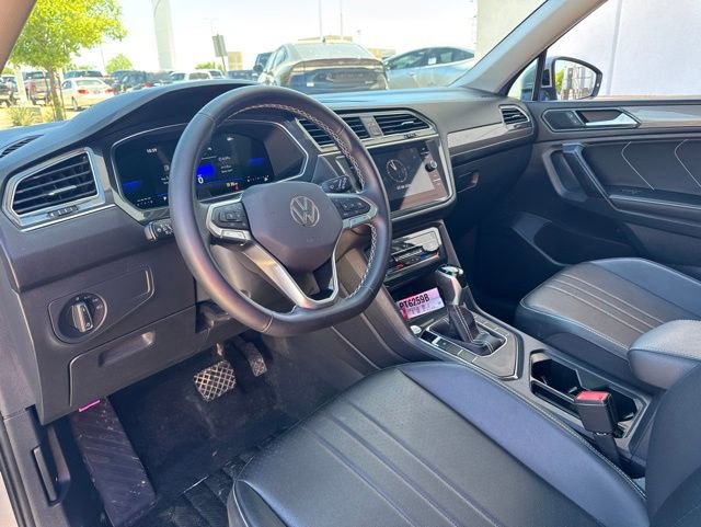 Used 2023 Volkswagen Tiguan SE w/ Panoramic Sunroof Package FWD image 15