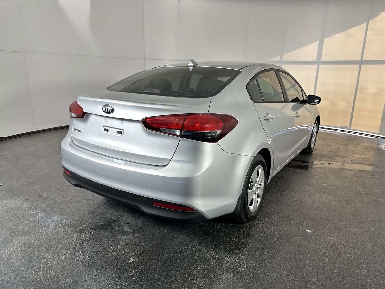 Used 2017 Kia Forte LX image 8