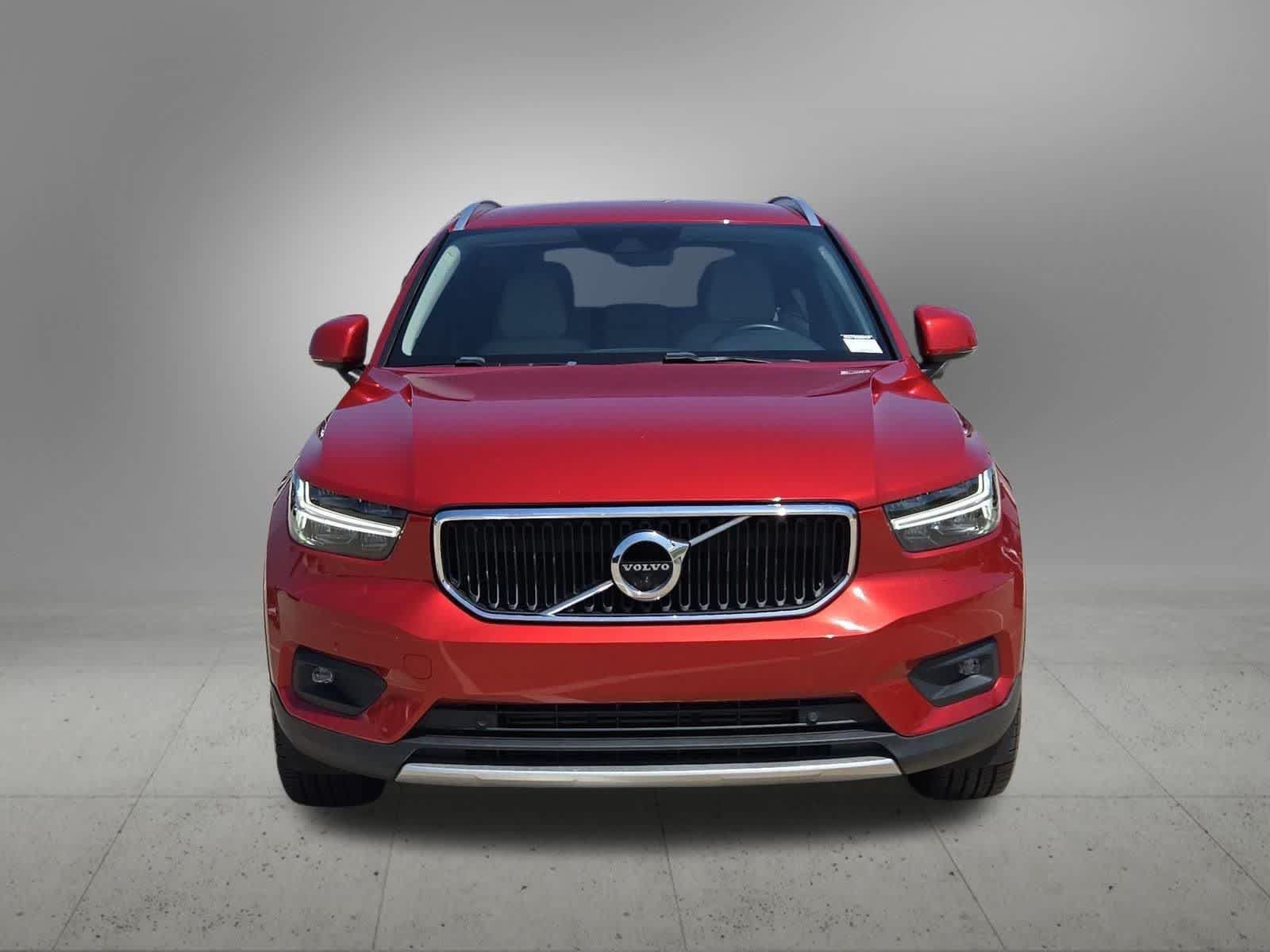 Used 2022 Volvo XC40 T4 Momentum FWD image 9