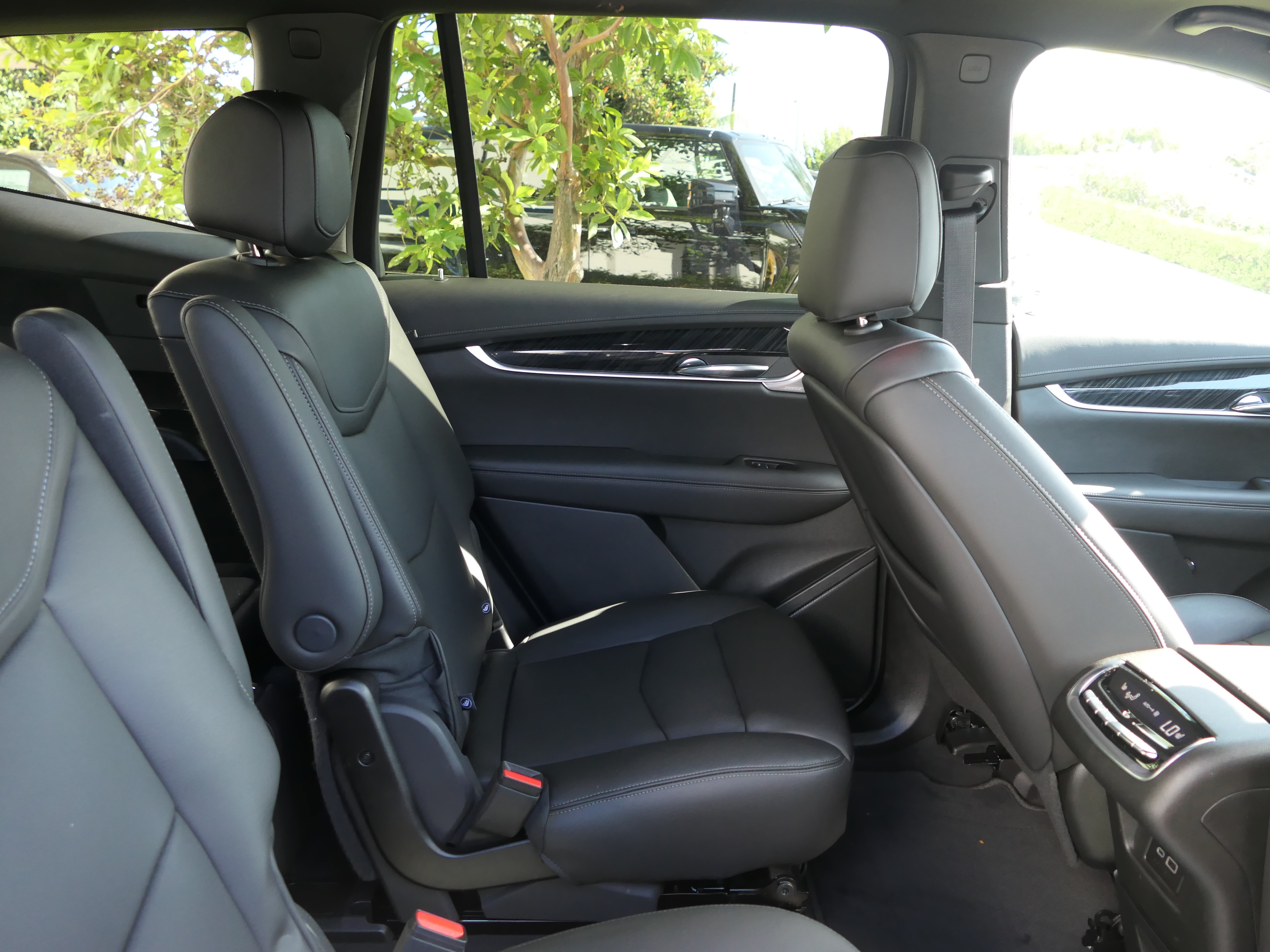New 2025 Cadillac XT6 Premium Luxury FWD image 25
