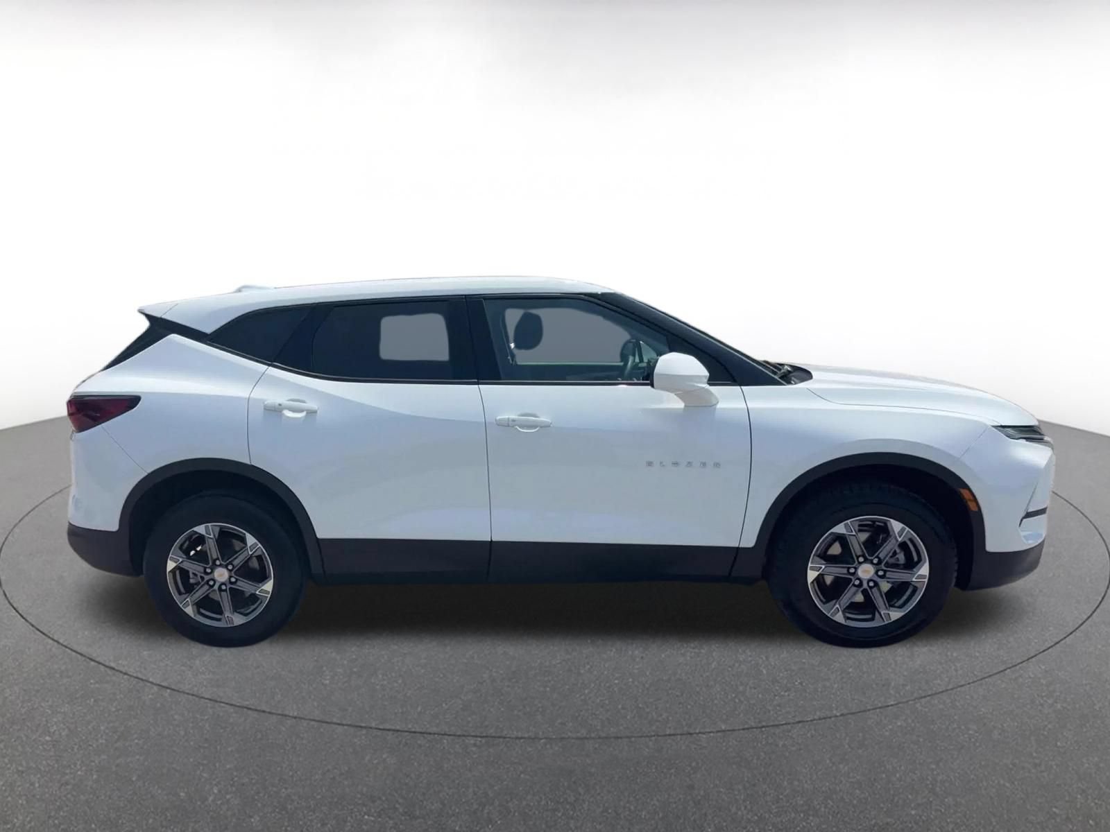 Used 2025 Chevrolet Blazer LT FWD image 16