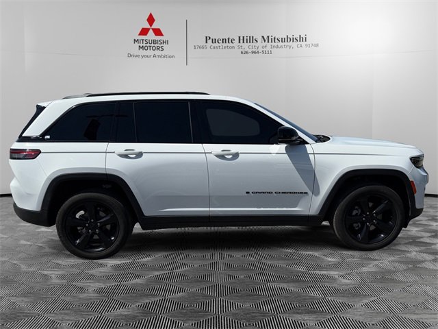 Used 2023 Jeep Grand Cherokee Altitude image 4