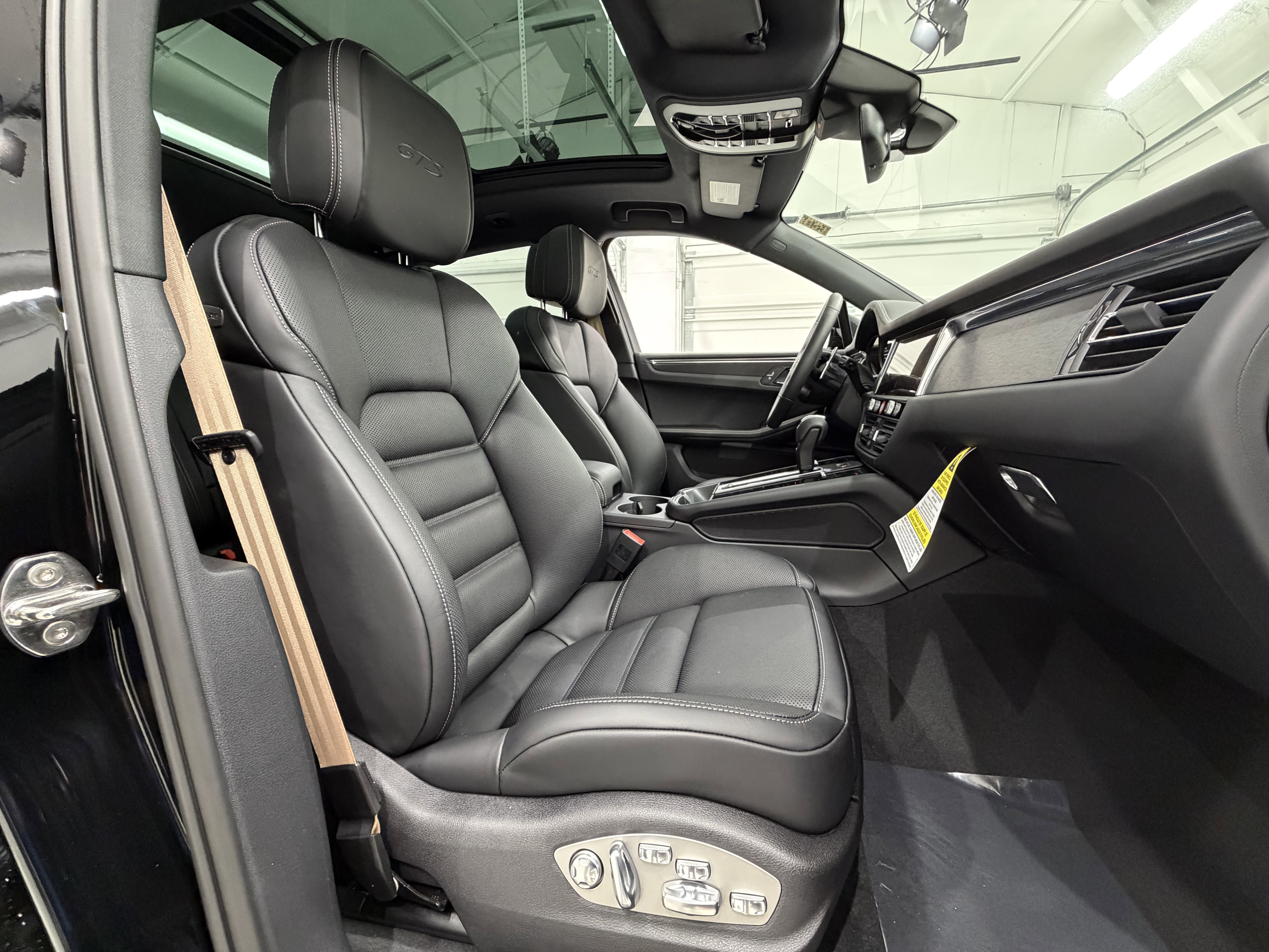 New 2026 Porsche Macan GTS image 25