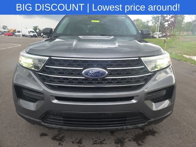 Used 2023 Ford Explorer XLT AWD/4WD image 3