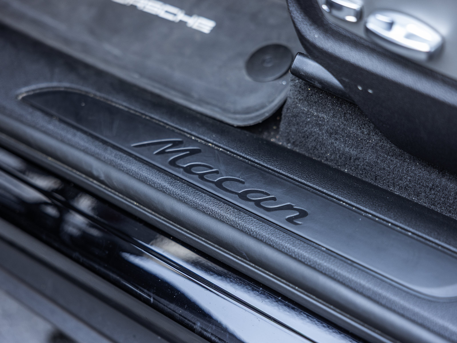 Certified 2026 Porsche Macan AWD/4WD image 15