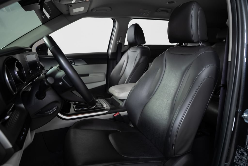 Used 2023 Kia Carnival LX FWD image 19