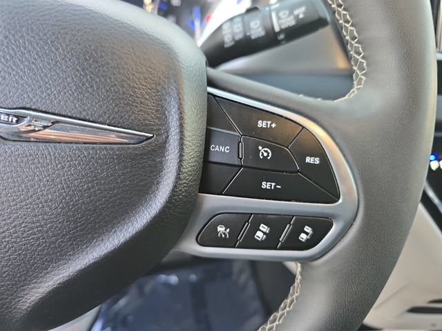 Used 2024 Chrysler Pacifica Touring-L FWD image 18