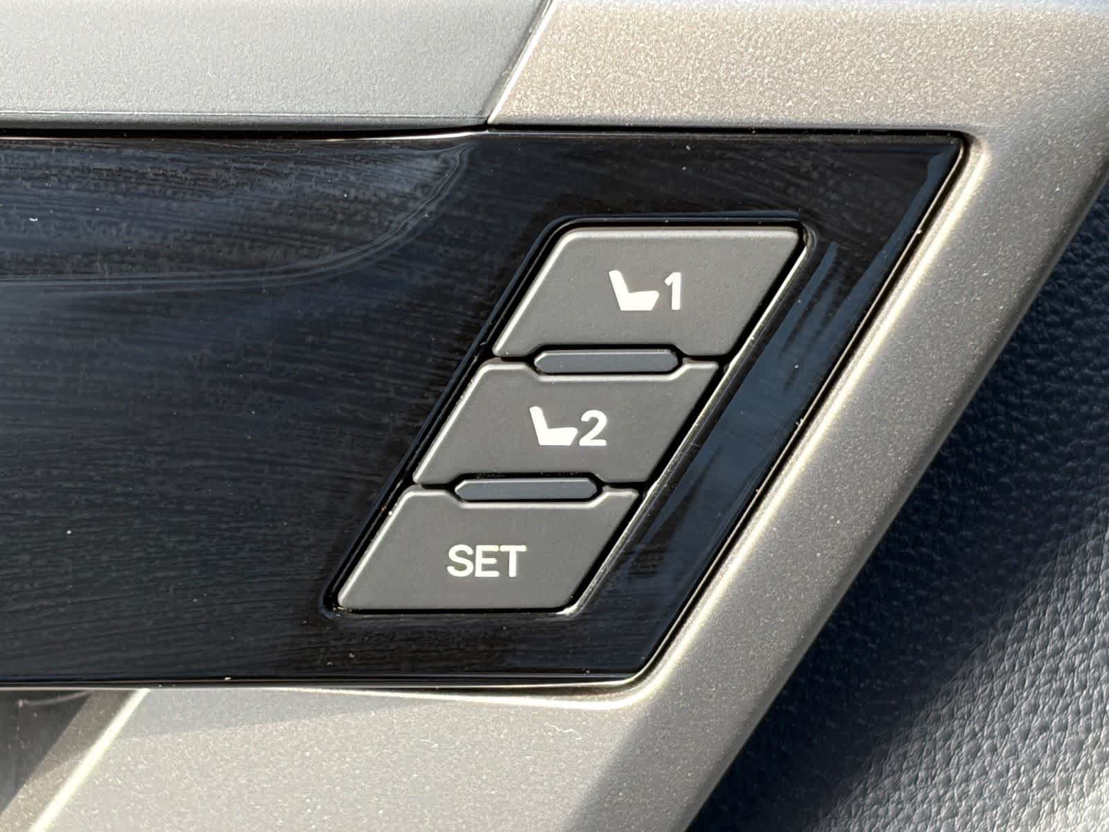 Used 2026 Toyota Tundra Limited AWD/4WD image 16