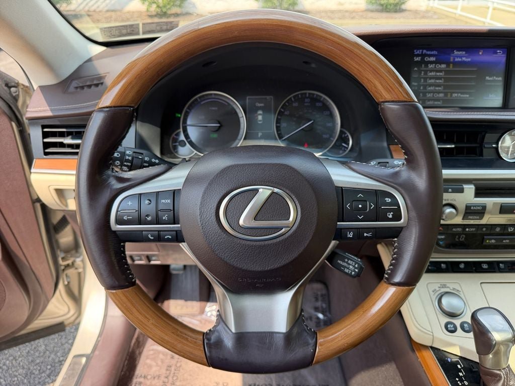 Used 2017 Lexus ES 300h FWD image 15