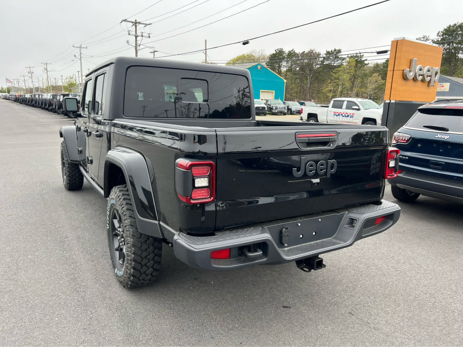 New 2025 Jeep Gladiator Sport image 5