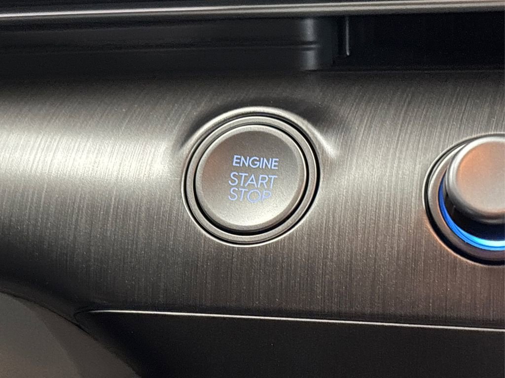 Certified 2025 Hyundai Kona SEL image 28