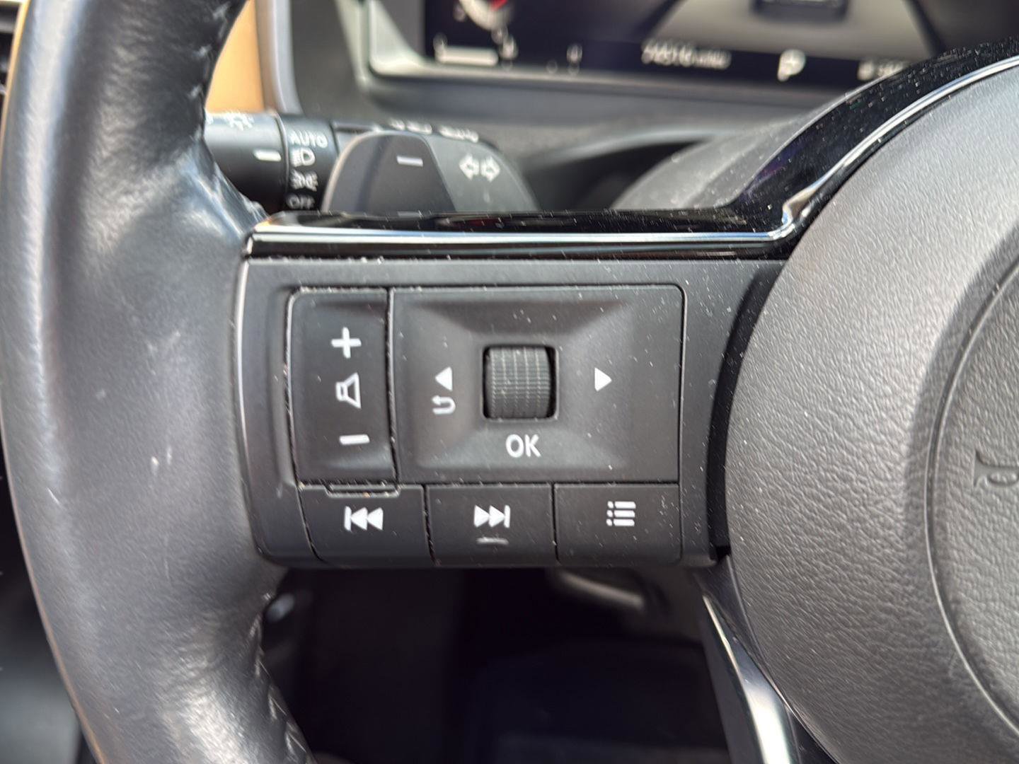 Used 2021 Nissan Rogue Platinum AWD/4WD image 12