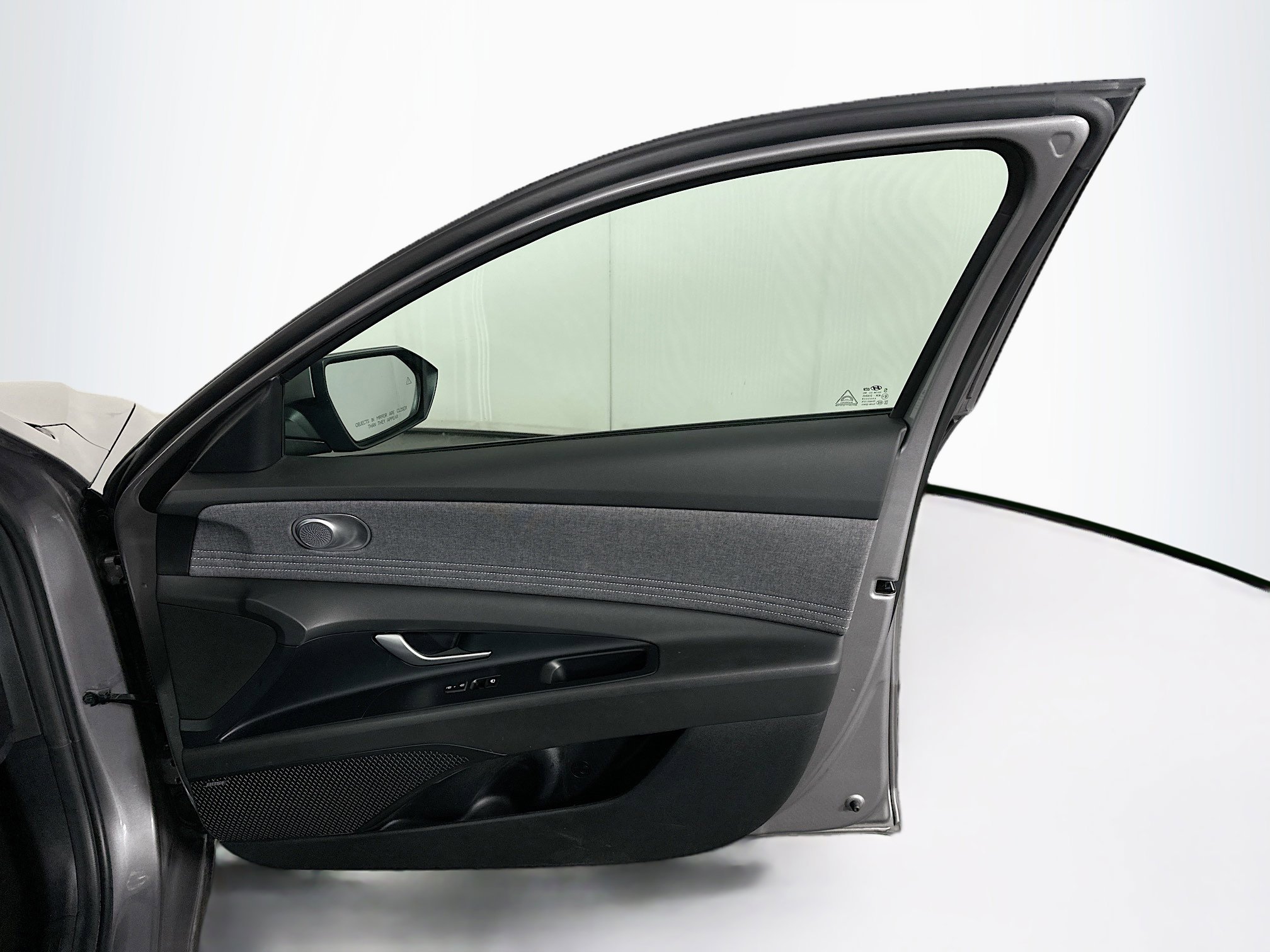 Used 2025 Hyundai Elantra Limited image 32