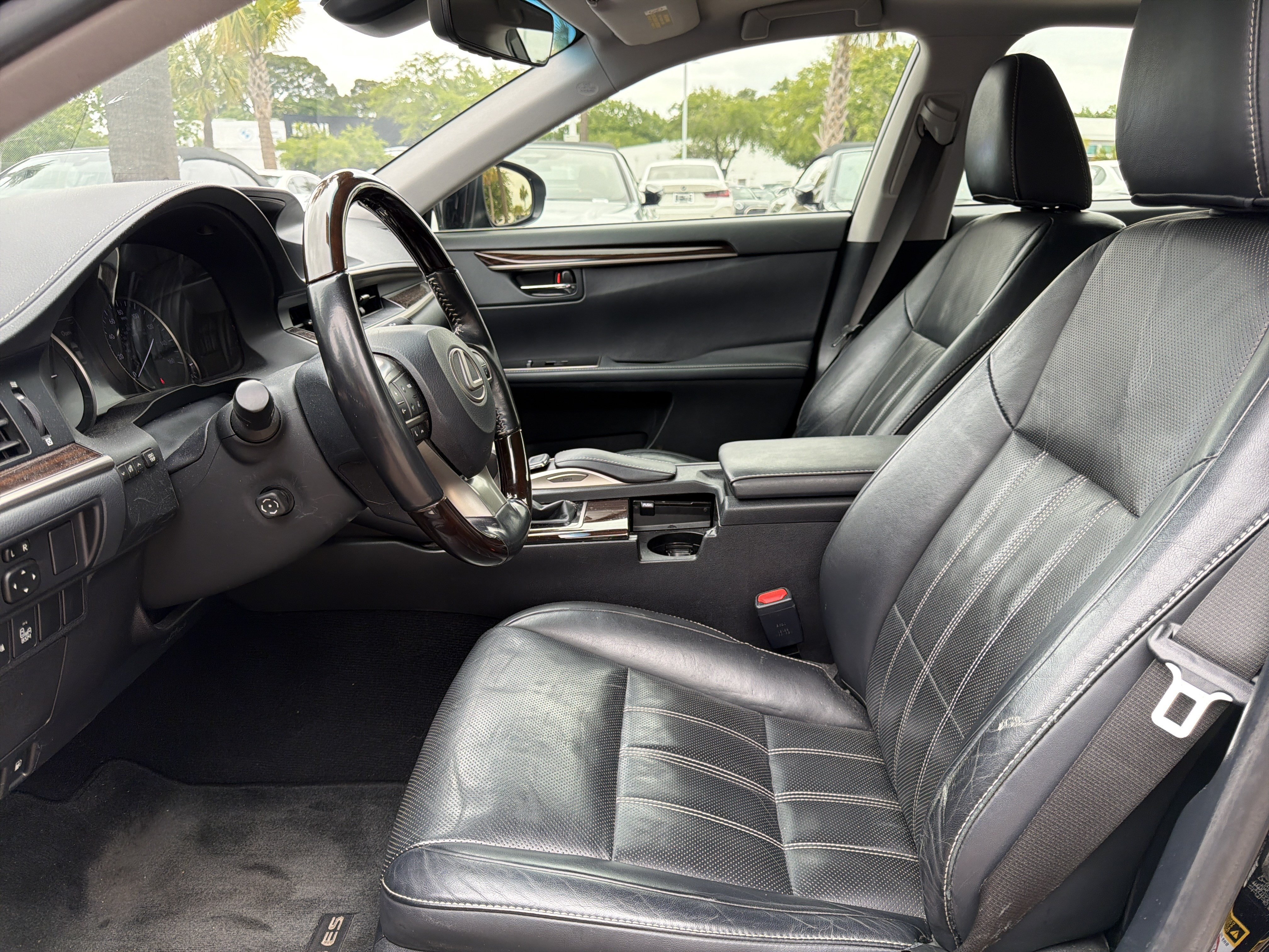 Used 2017 Lexus ES 300h w/ Luxury Package FWD image 16