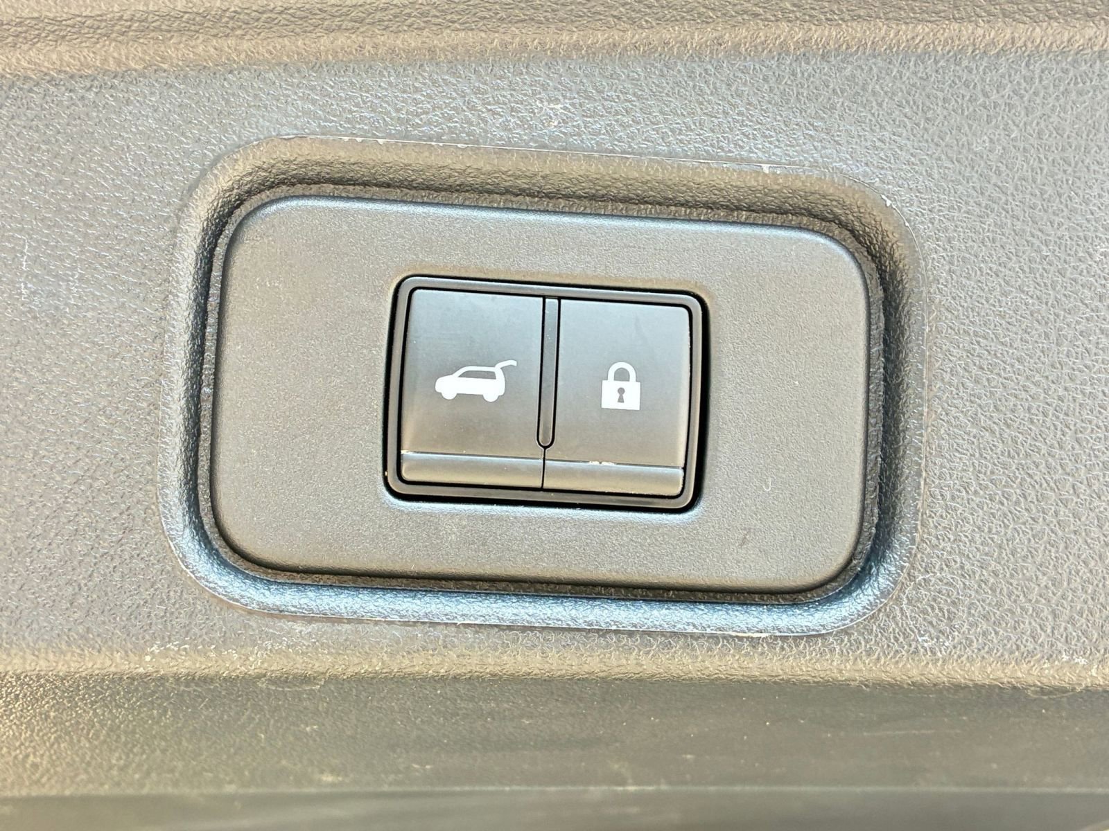 Used 2025 Nissan Pathfinder SV AWD/4WD image 29