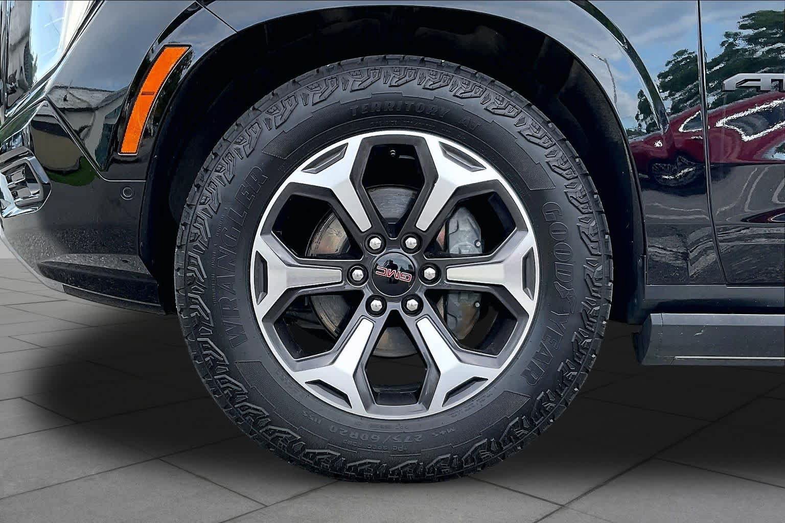 Used 2025 GMC Yukon AT4 Ultimate w/ LPO, Floor Liner Package AWD/4WD image 11