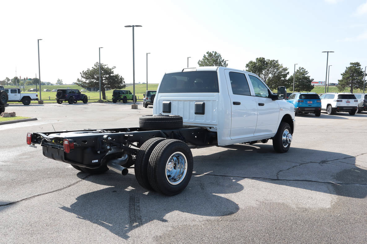 New 2027 RAM 3500 Tradesman w/ Chrome Appearance Group A AWD/4WD image 4