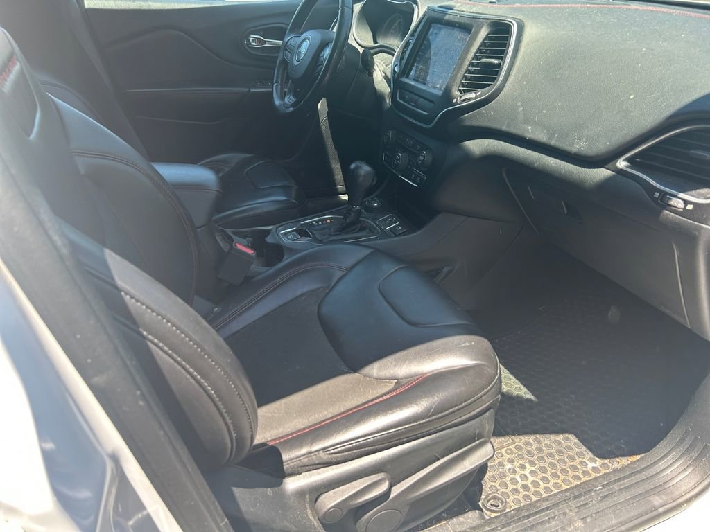 Used 2019 Jeep Cherokee Trailhawk w/ Cold Weather Group AWD/4WD image 30