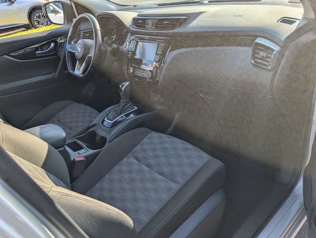 Certified 2021 Nissan Rogue Sport SV FWD image 18