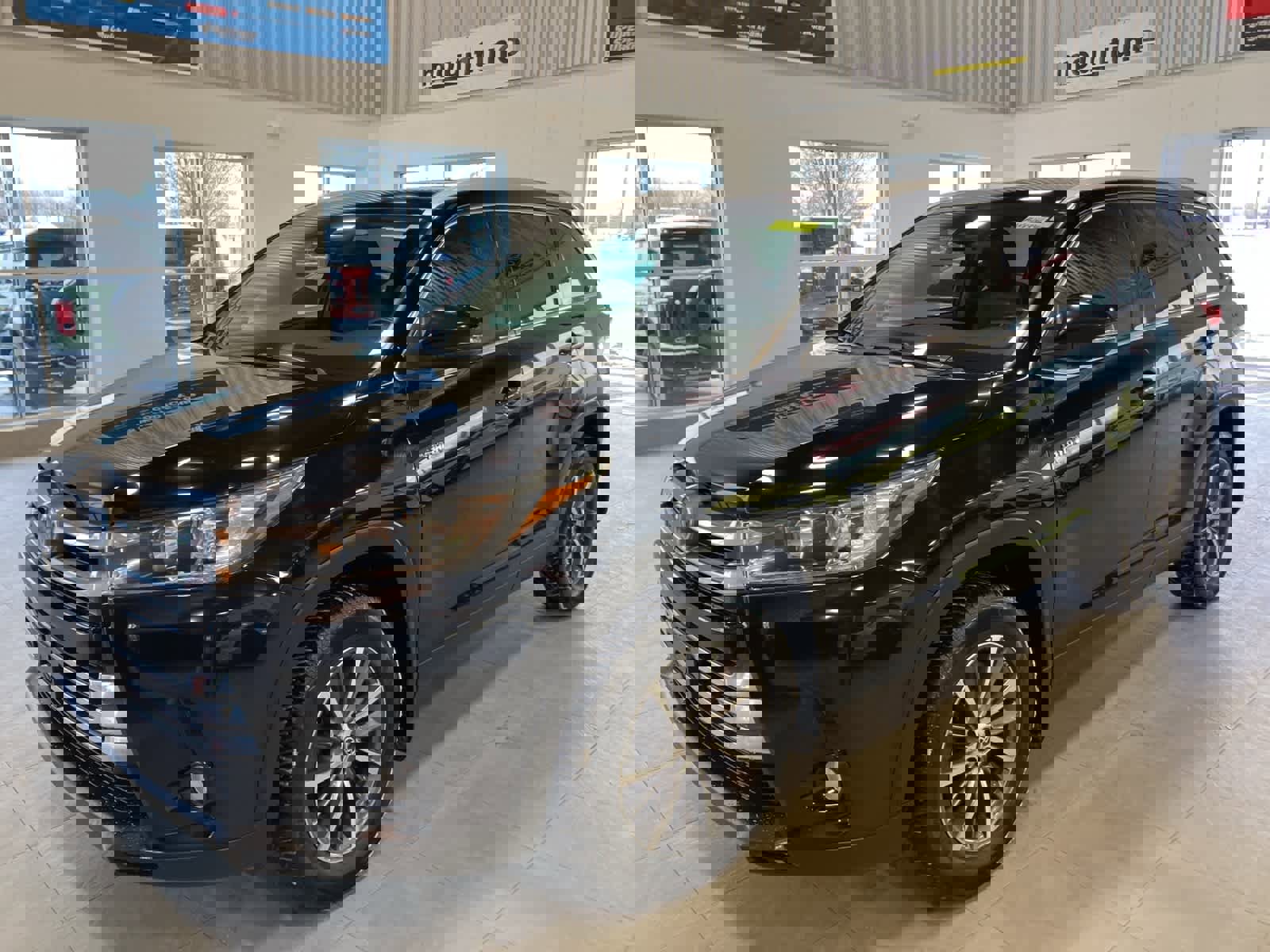 Used 2019 Toyota Highlander XLE image 1