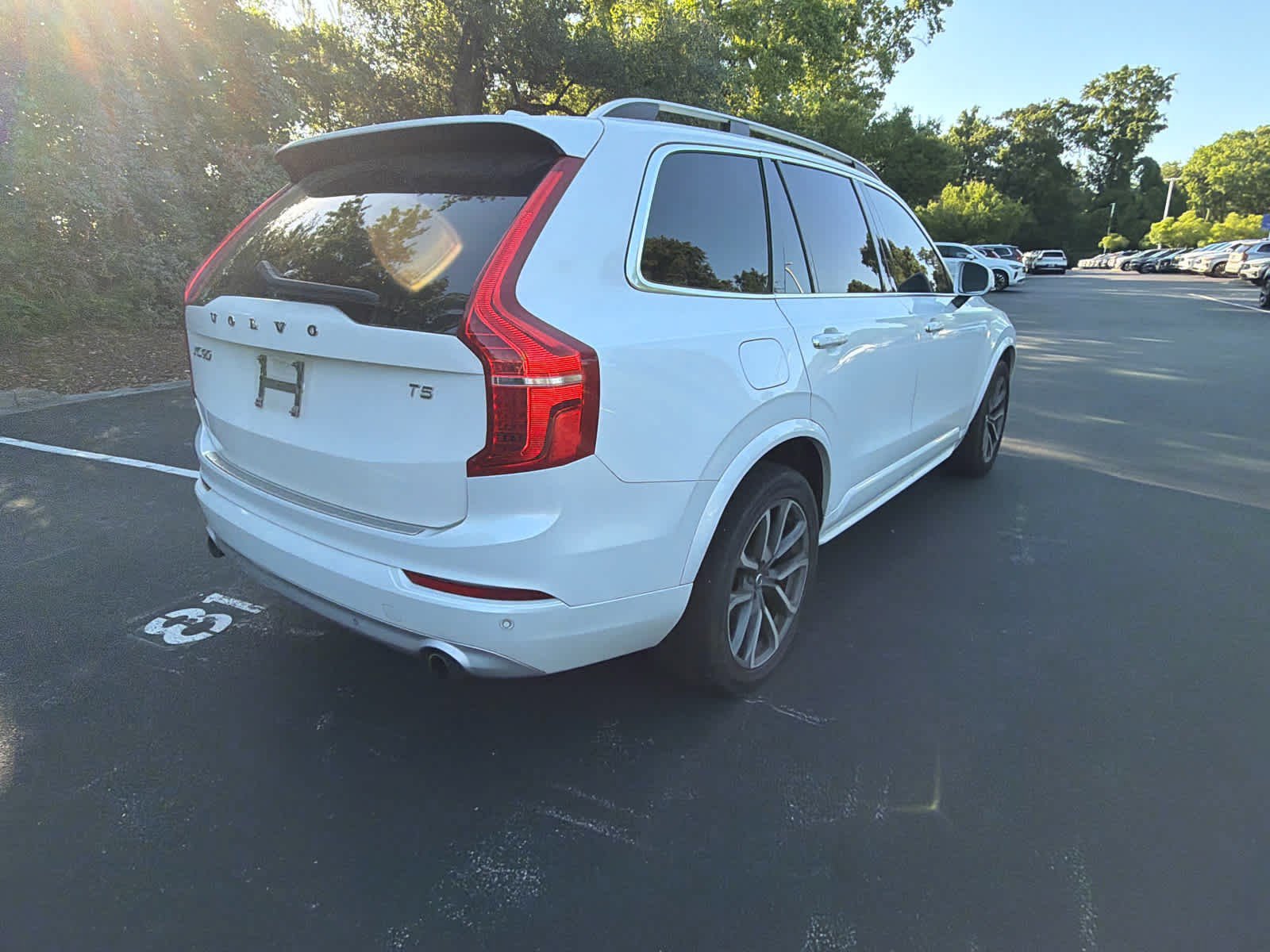 Used 2019 Volvo XC90 T5 Momentum w/ Multimedia Package AWD/4WD image 15