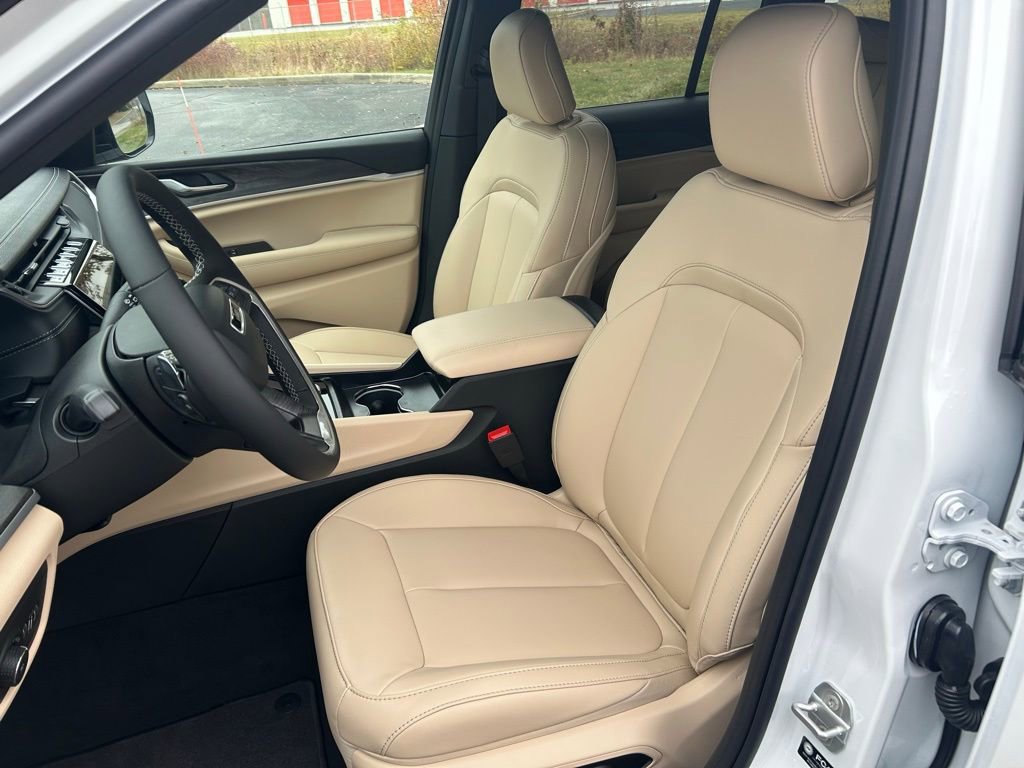 New 2025 Jeep Grand Cherokee Limited w/ Trailer Tow Package image 7