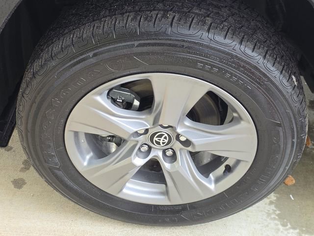 Used 2023 Toyota RAV4 XLE image 32