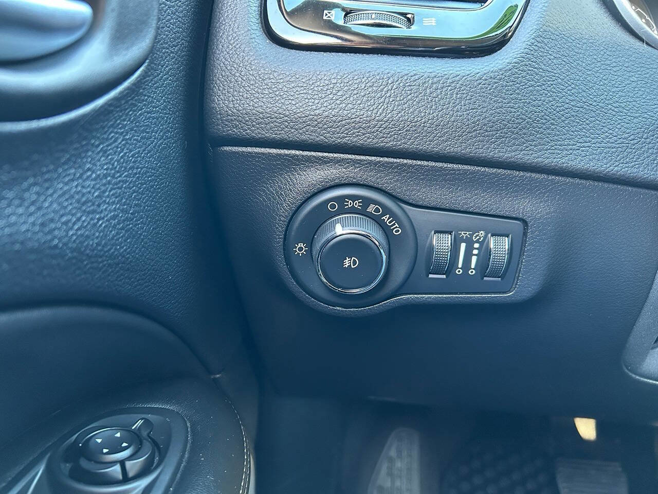 Used 2019 Jeep Compass Latitude image 17