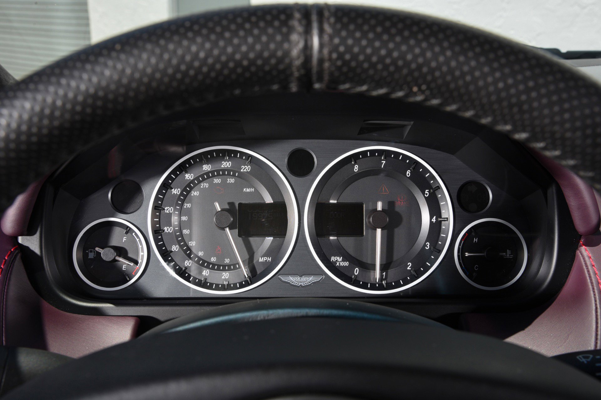 Used 2011 Aston Martin V12 Vantage Coupe RWD image 7