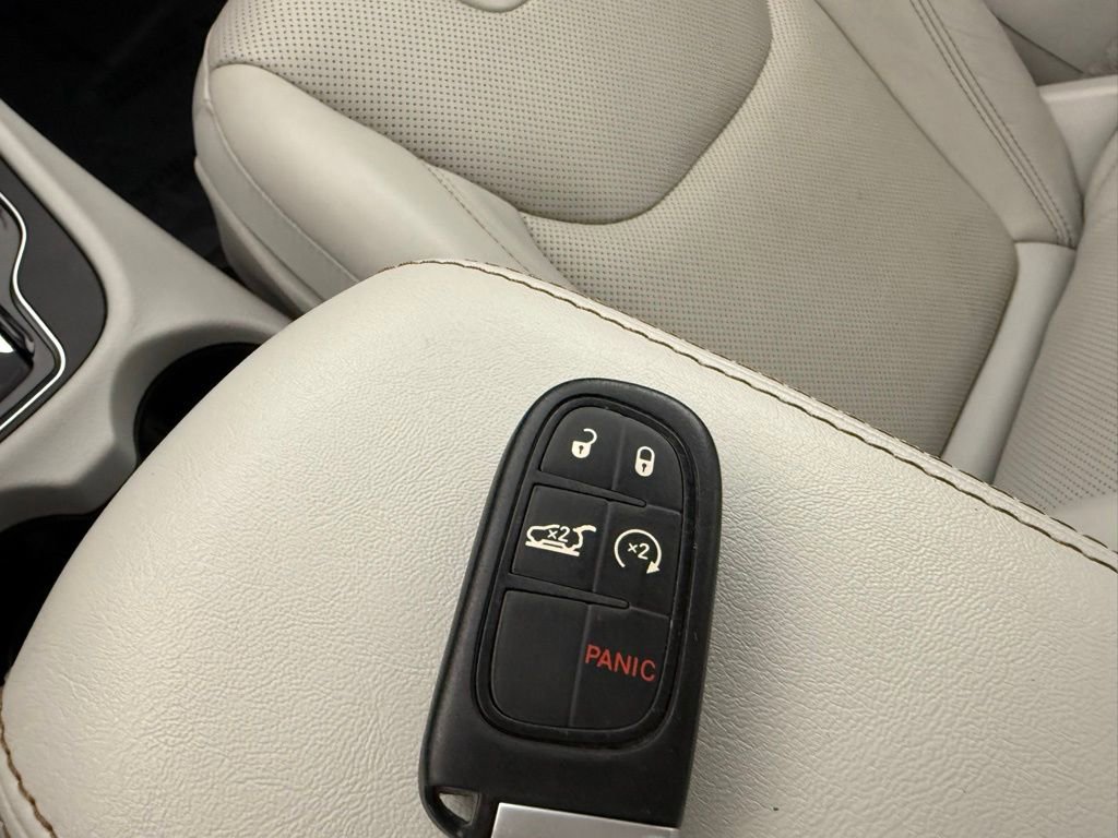 Used 2019 Jeep Cherokee Limited image 24