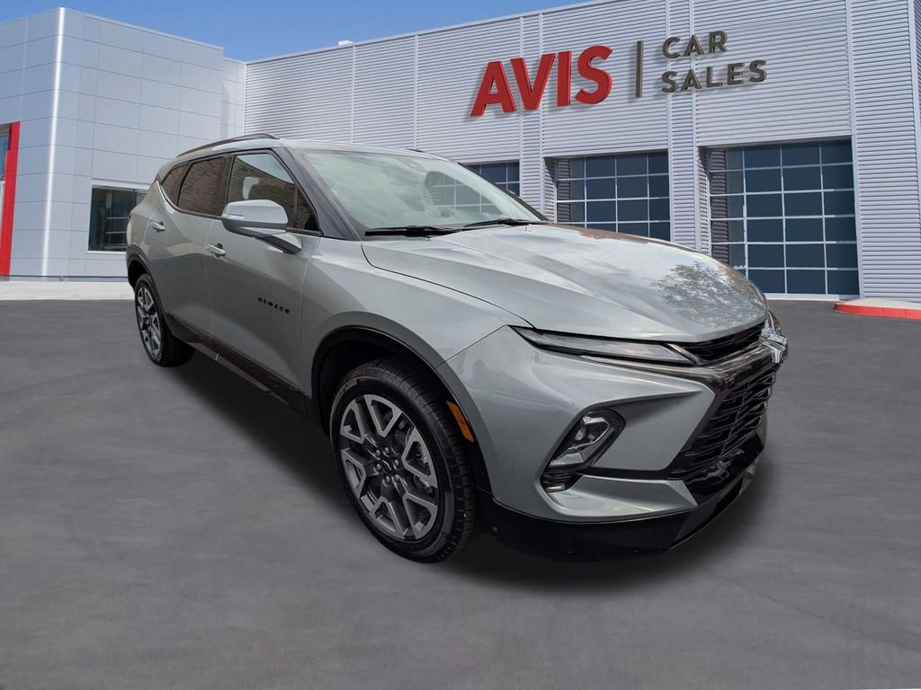 Used 2025 Chevrolet Blazer RS image 3