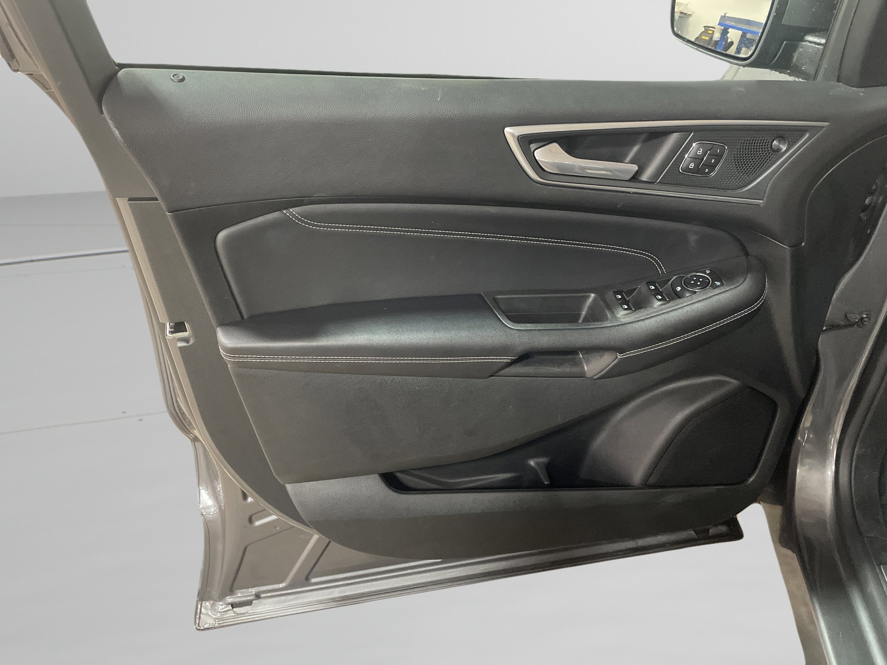 Used 2024 Ford Edge Titanium image 13