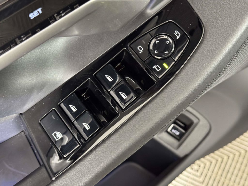 Used 2026 BMW 530i xDrive AWD/4WD image 17