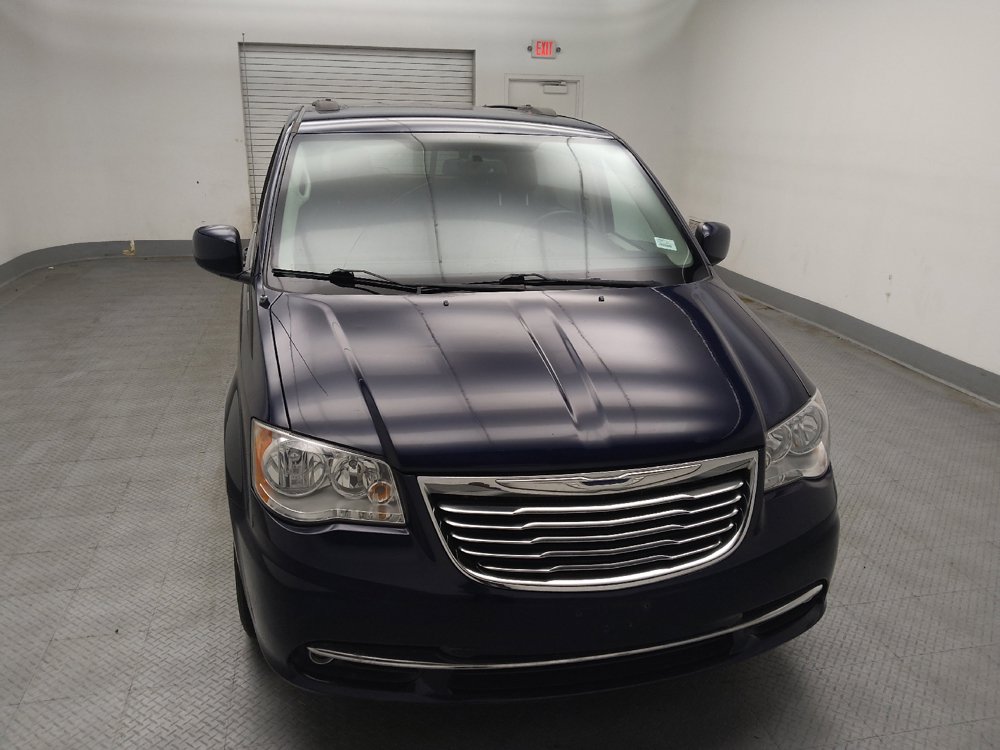 Used 2015 Chrysler Town & Country Touring FWD image 14