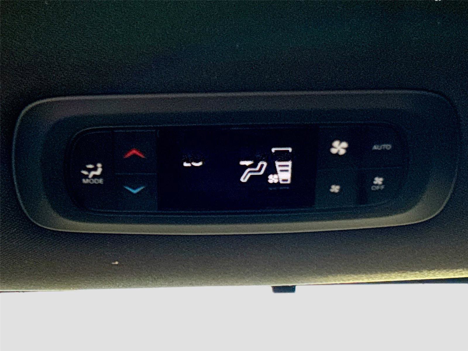 Used 2025 Chrysler Pacifica Select FWD image 24