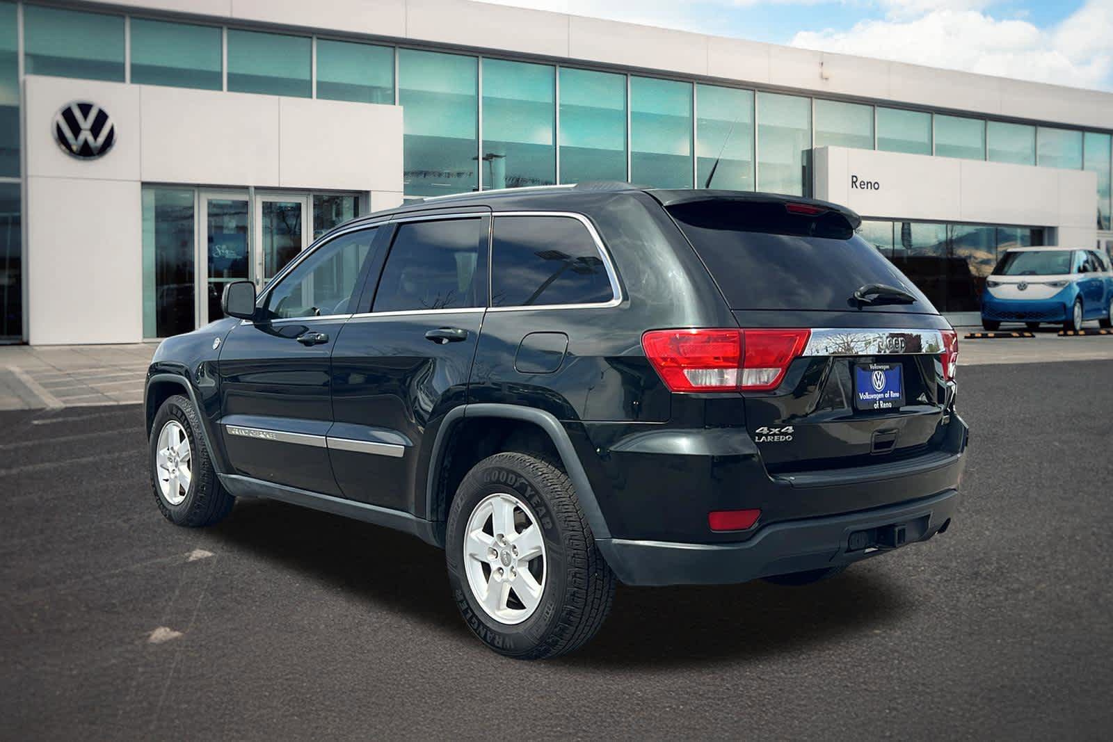 Used 2012 Jeep Grand Cherokee Laredo w/ Laredo E Group AWD/4WD image 7