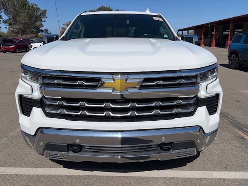 Used 2023 Chevrolet Silverado 1500 LTZ w/ LTZ Convenience Package II AWD/4WD image 4