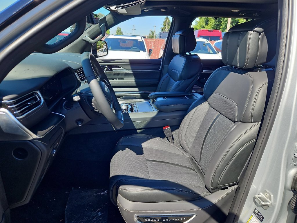 New 2026 Jeep Grand Wagoneer Summit w/ 8-Passenger Seating Package AWD/4WD image 12