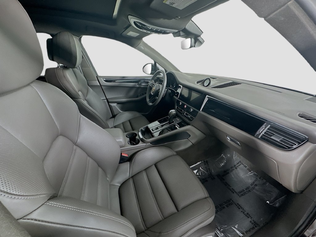 Certified 2026 Porsche Macan Turbo AWD/4WD image 29