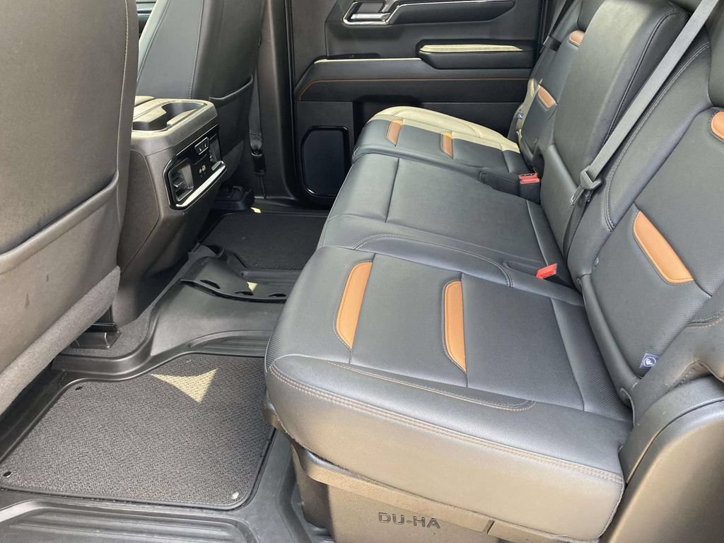 Used 2024 GMC Sierra 1500 AT4 w/ Technology Package AWD/4WD image 14