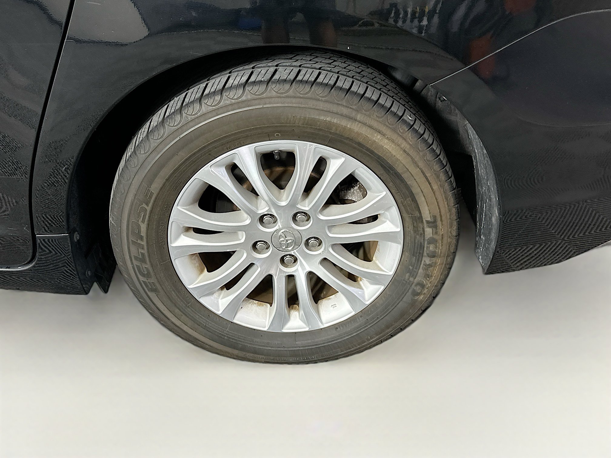 Used 2015 Toyota Sienna XLE FWD image 11