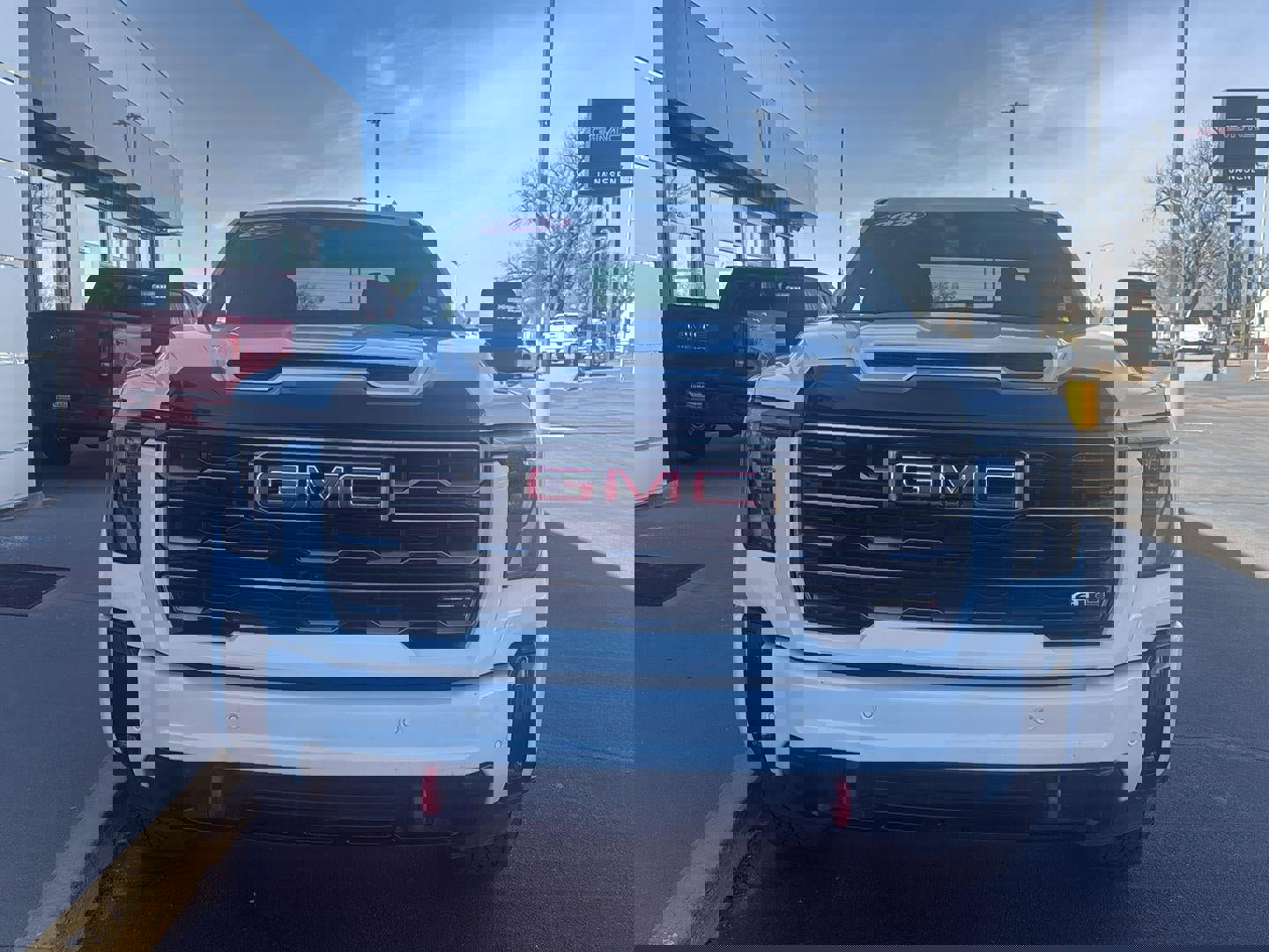 Used 2025 GMC Sierra 2500 AT4 image 8