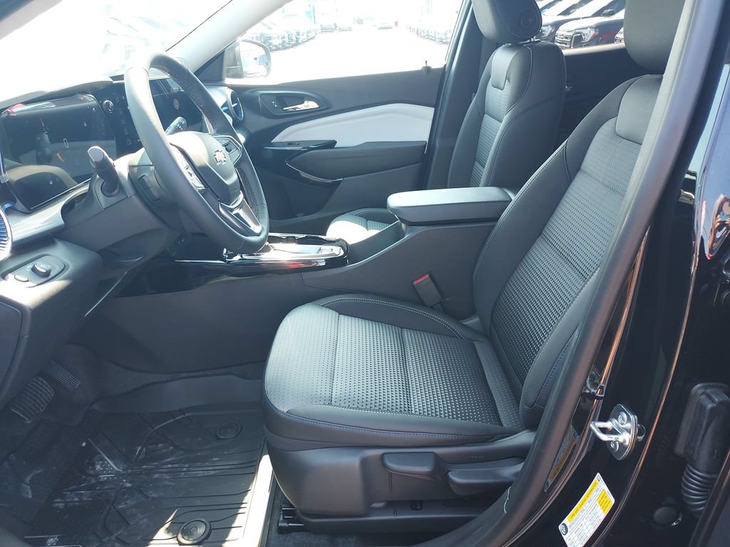 New 2026 Chevrolet Trax LT w/ Driver Confidence Package FWD image 13