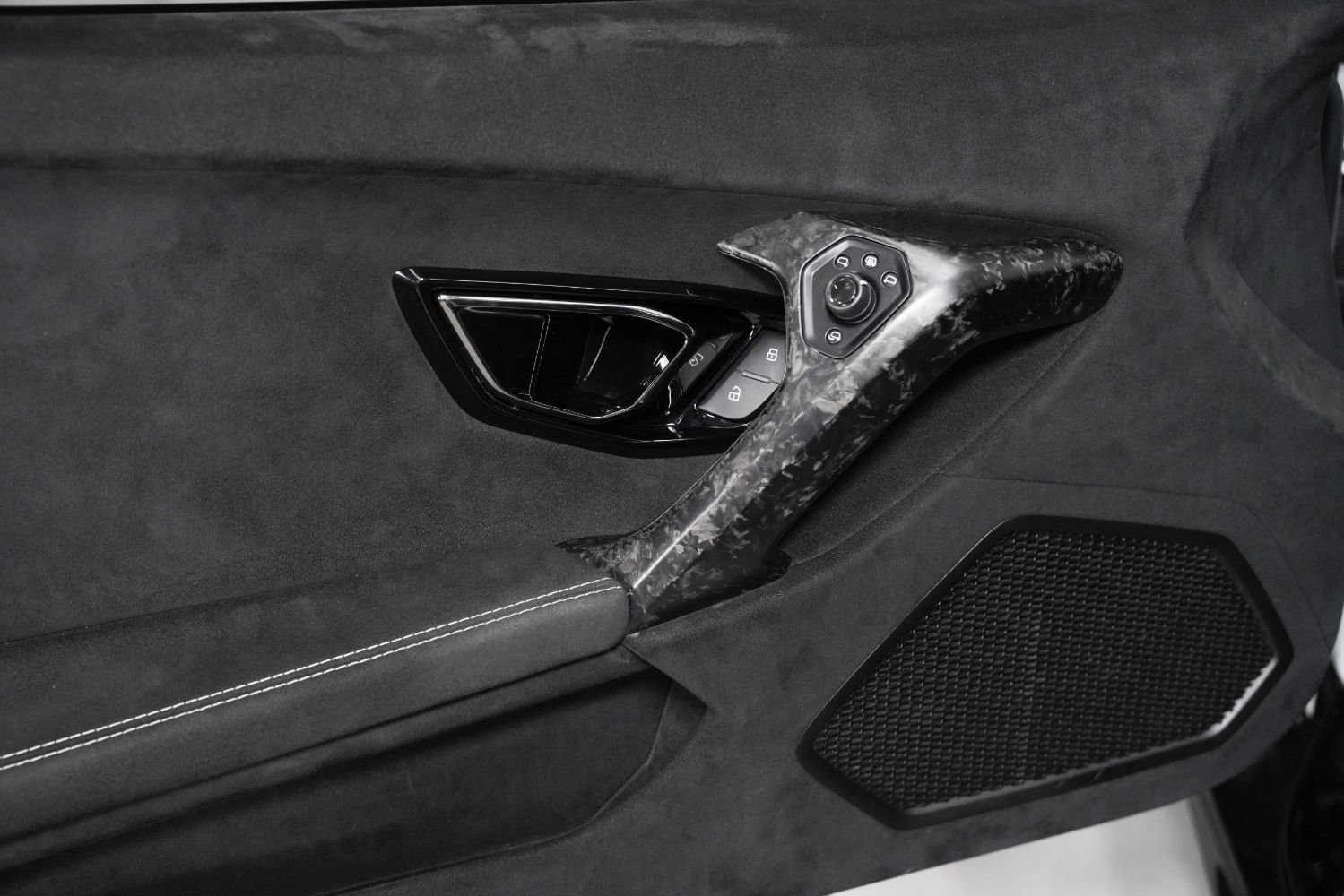 Used 2018 Lamborghini Huracan Performante image 45