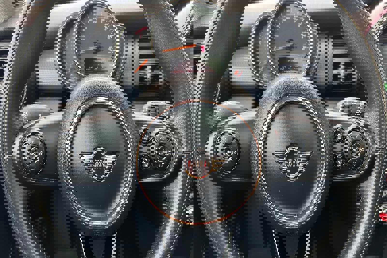 Used 2020 MINI Cooper 2-Door Hardtop image 25