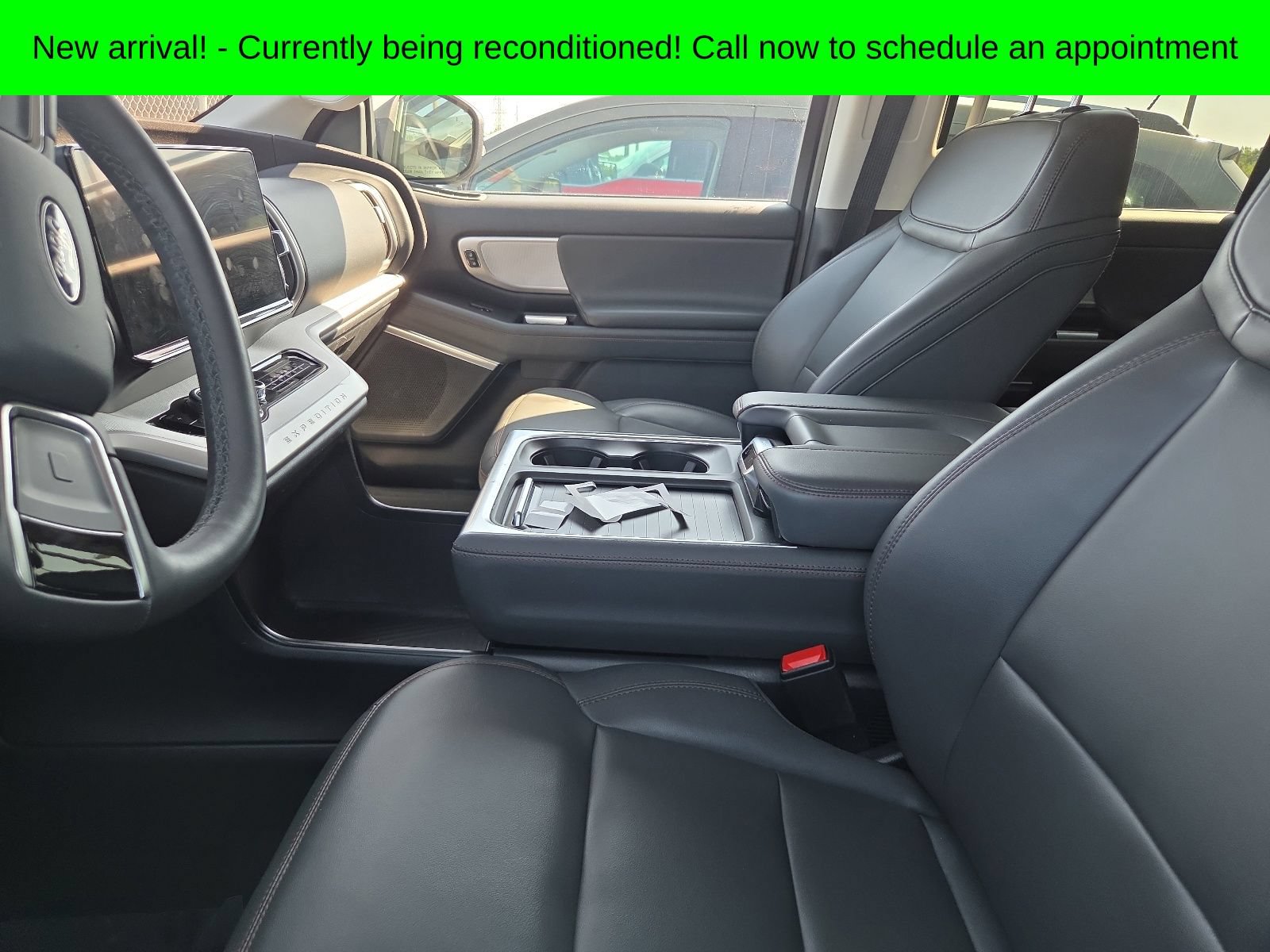 Used 2025 Ford Expedition Active RWD image 8