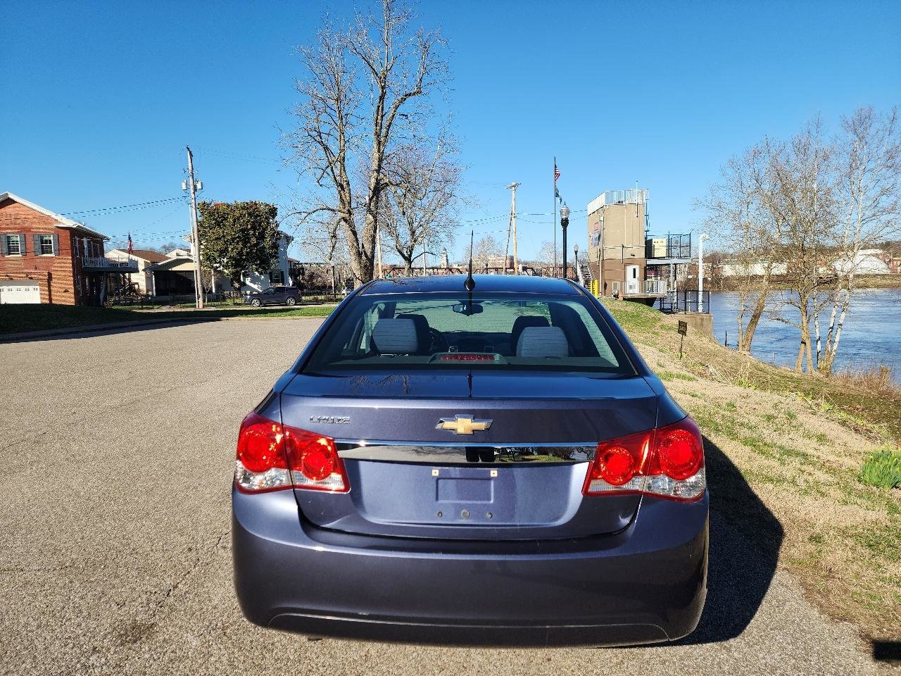 Used 2014 Chevrolet Cruze LS image 4