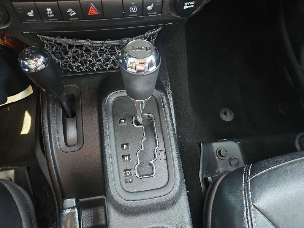 Used 2014 Jeep Wrangler Unlimited Sahara w/ Connectivity Group image 16