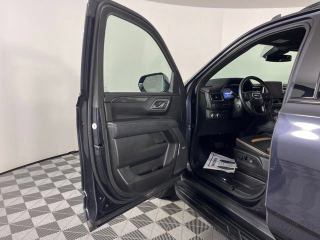 Used 2024 GMC Yukon XL AT4 w/ Technology Package AWD/4WD image 18